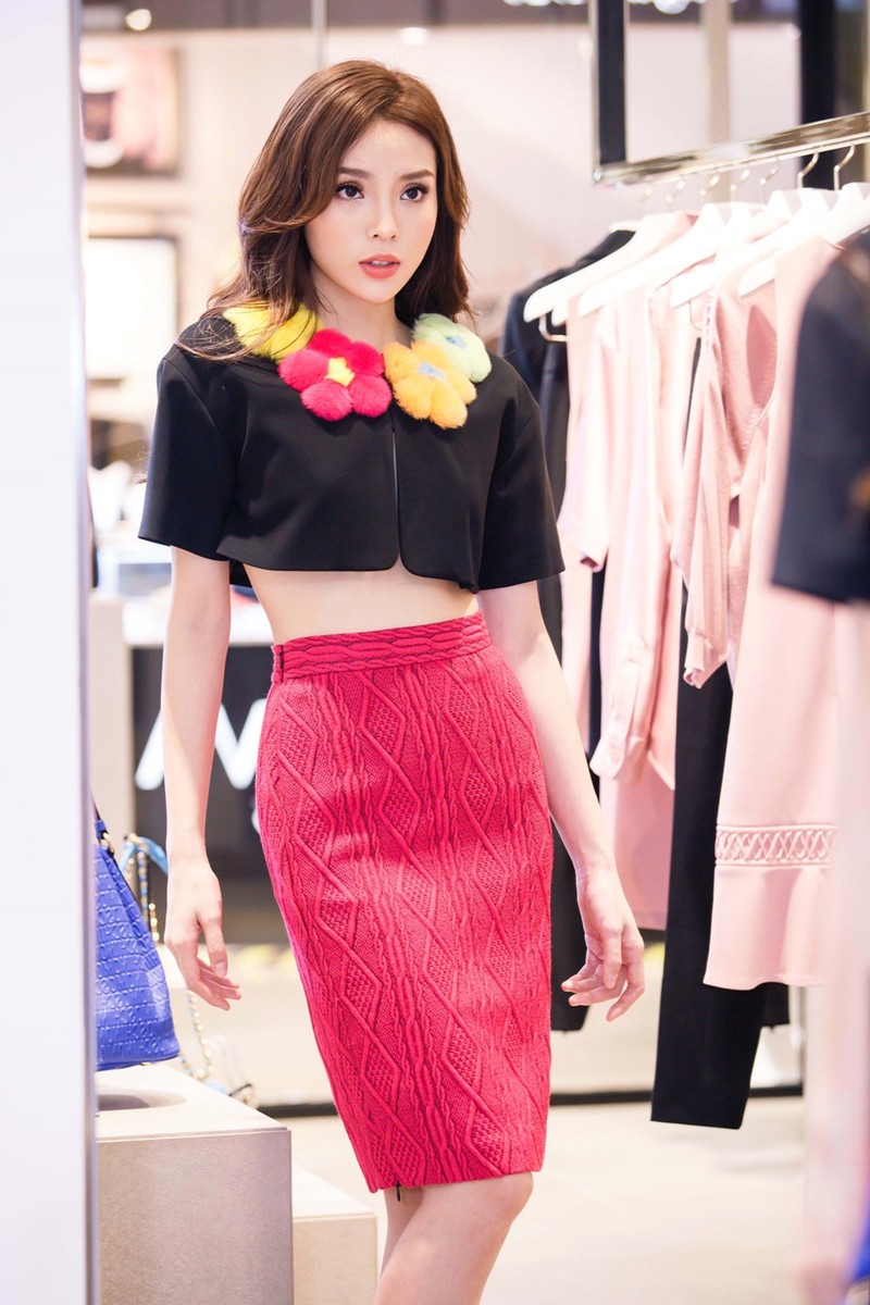 Hoa hau Ky Duyen tat bat chuan bi do hieu du Milan Fashion Week-Hinh-7